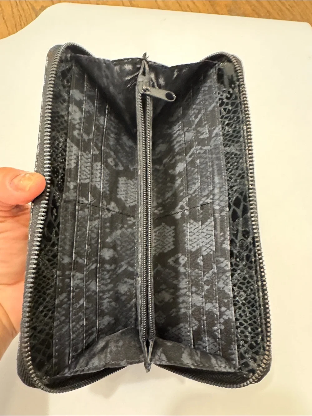 Black Snake-Texture Kenneth Cole Zip Wallet